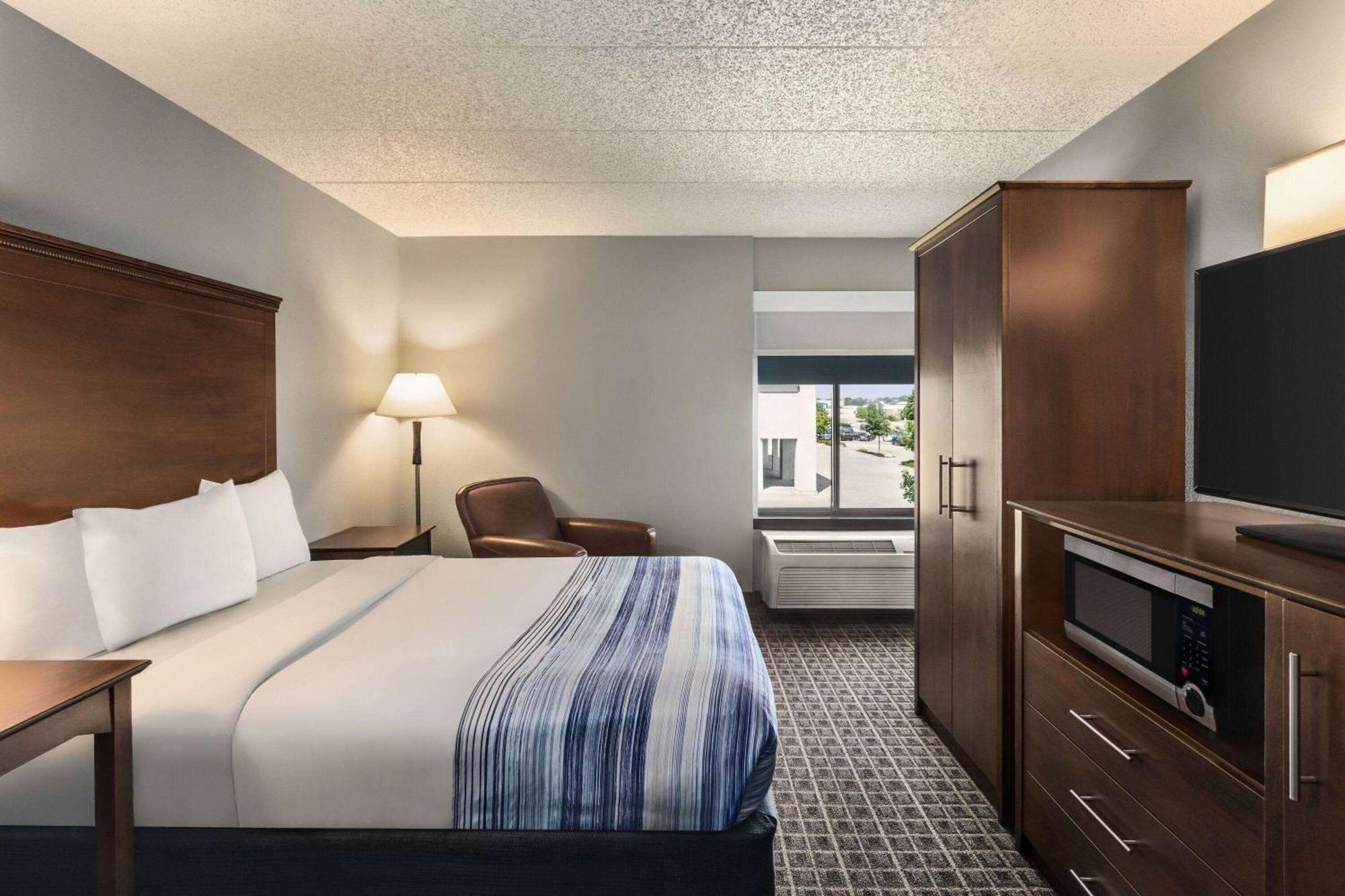 Americinn By Wyndham Madison West Экстерьер фото